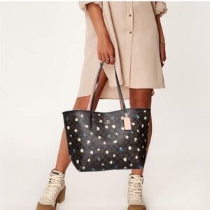 Coach City Tote In Signature Canvas With Vintage Mini Rose Print